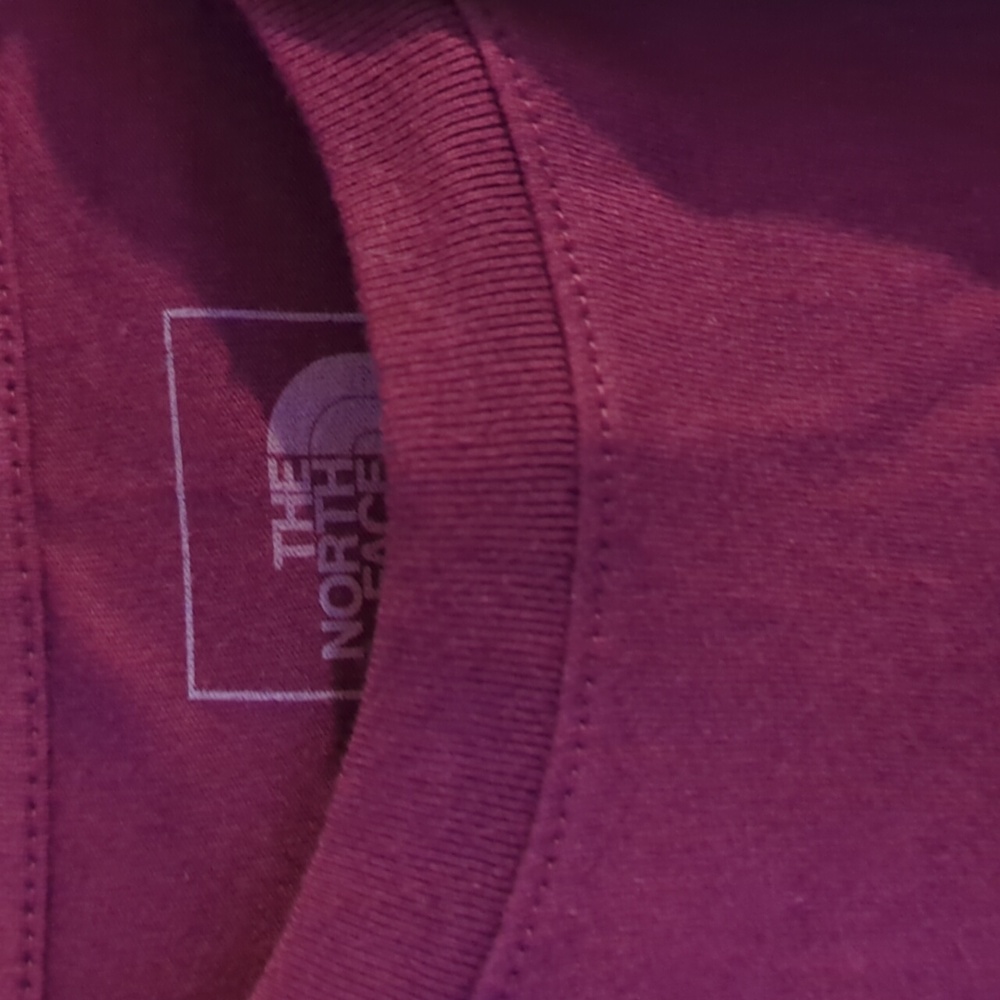 The North Face NWT Tee LG Burgundy - Picture 2 of 5